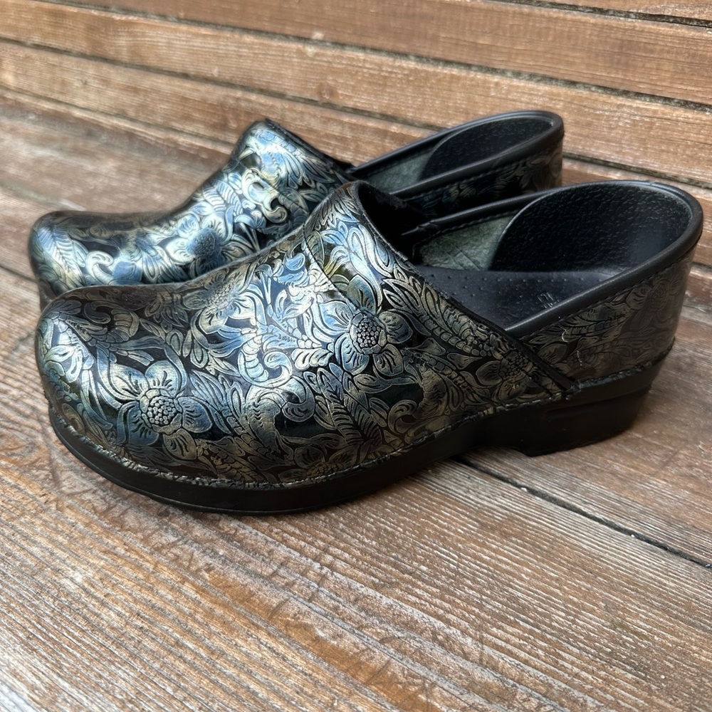 Dansko Clogs Women's Size 39 Antique Tooled Leather Multicolor